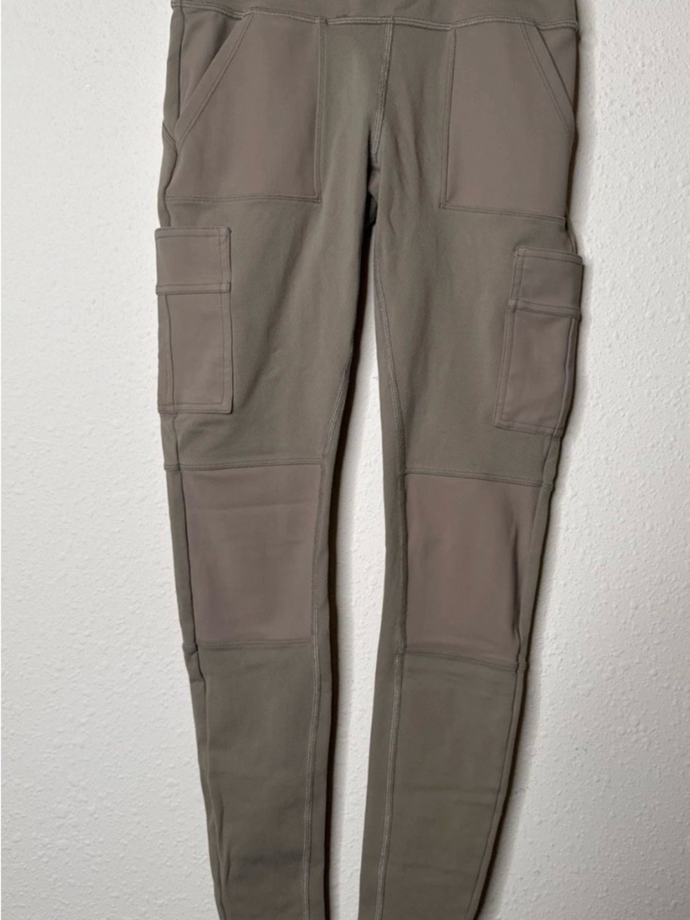 Alo High-Waist Cargo Leggings, Size small tan - Picture 7 of 7